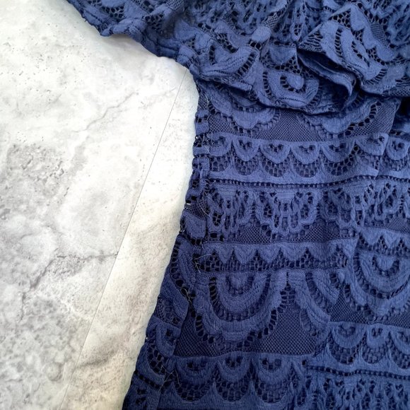 Lilly Pulitzer High Tide Navy Scalloped Stripe Lace Lyra Top Size XS XSmall - Picture 6 of 6